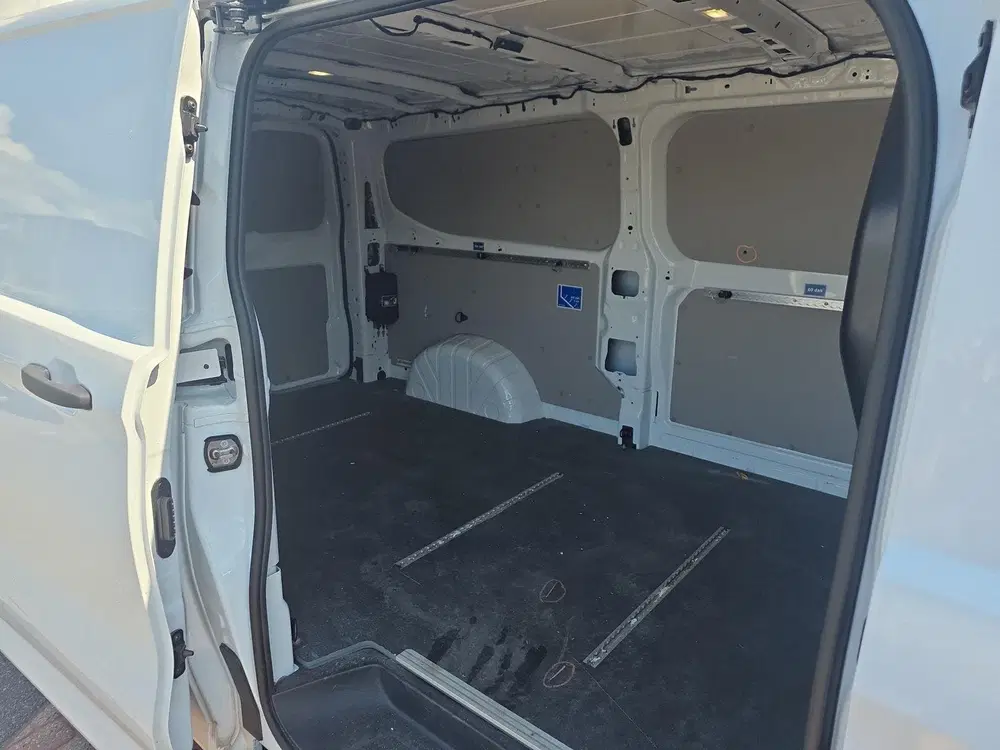 Volkswagen Transporter 2.0 TDI L2H1 30 uit 2025, foto 4