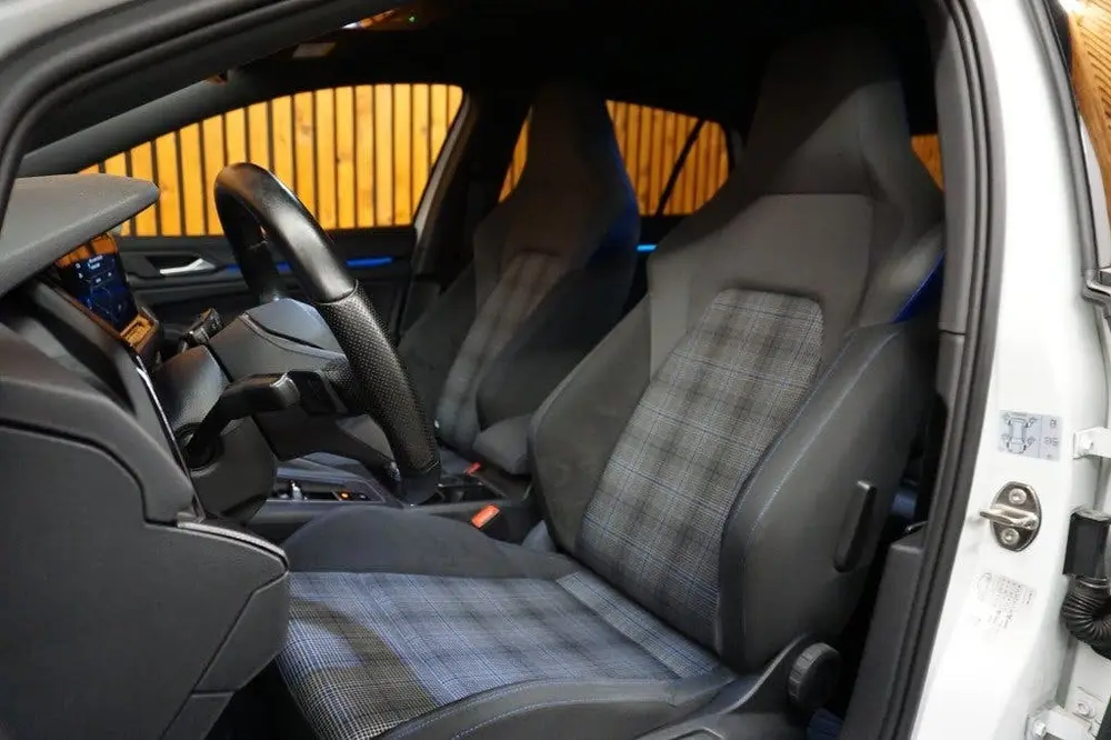 Volkswagen GOLF 1.4 EHYBRID GTE uit 2021, foto 15