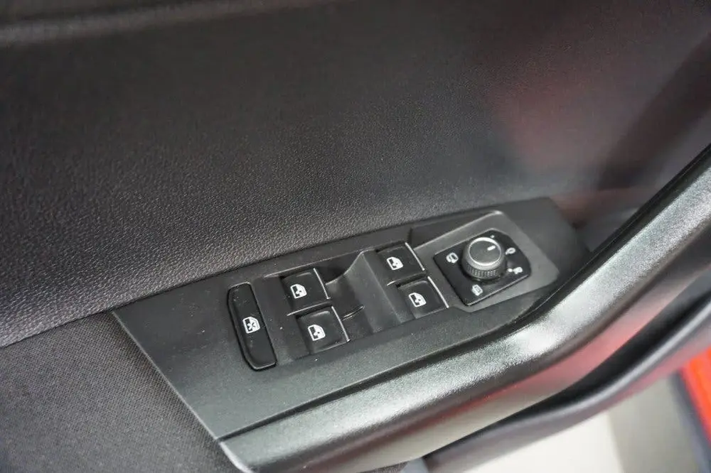 Volkswagen POLO 1.0 TSI R-LINE APPLE CARPLAY CLIMA SFEERVERL uit 2021, foto 11
