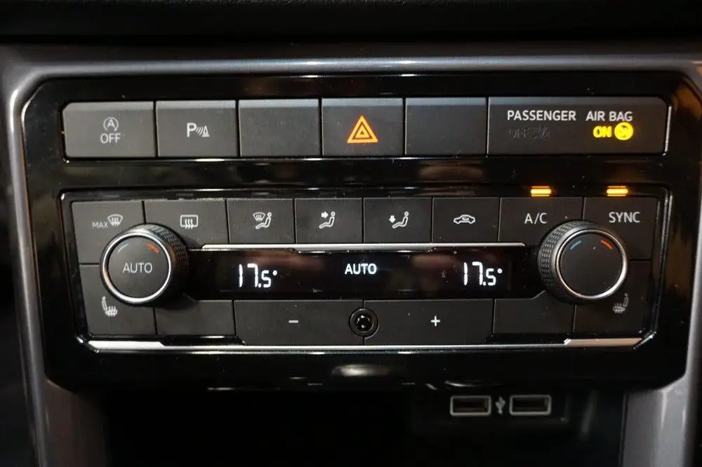 Volkswagen T-CROSS 1.0 TSI STYLE AUTOMAAT NAVIGATIE APPLE CA uit 2020, foto 18