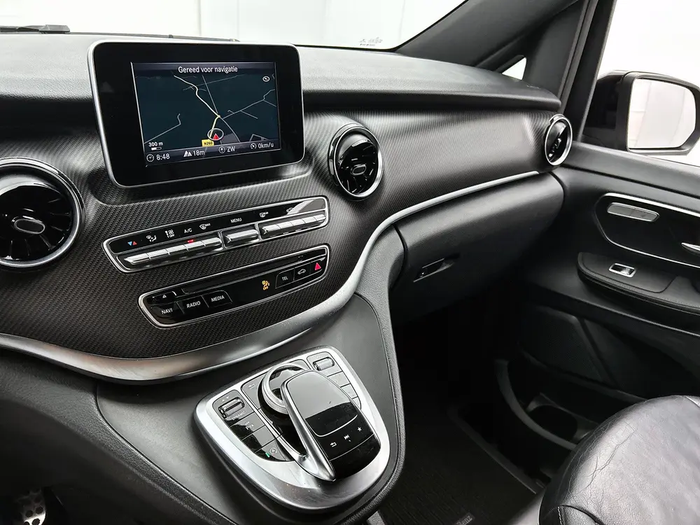 Mercedes-Benz V-Klasse 300d Lang DC Avantgarde AMG DAB uit 2020, foto 11