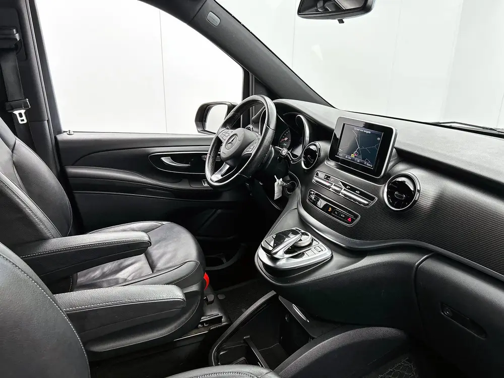 Mercedes-Benz V-Klasse 300d Lang DC Avantgarde AMG DAB uit 2020, foto 6