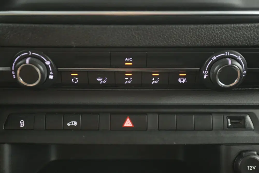 Peugeot Expert 2.0 BlueHDI 145PK L2H1 uit 2022, foto 13