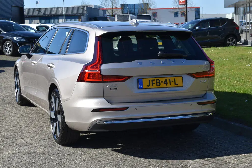 Volvo V60 T6 AWD 350PK Plug-in Hybrid Essential Brig uit 2025, foto 10
