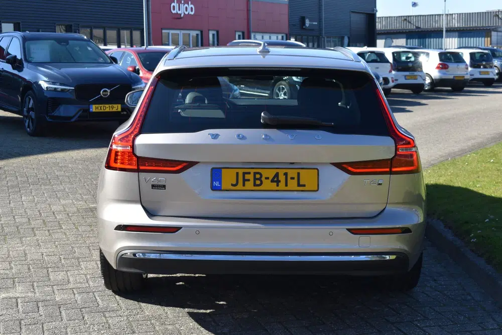 Volvo V60 T6 AWD 350PK Plug-in Hybrid Essential Brig uit 2025, foto 11