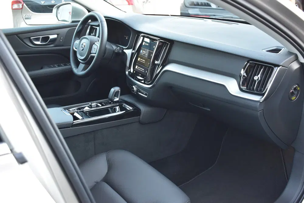 Volvo V60 T6 AWD 350PK Plug-in Hybrid Essential Brig uit 2025, foto 15