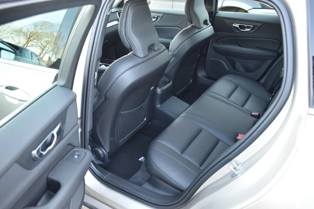 Volvo V60 T6 AWD 350PK Plug-in Hybrid Essential Brig uit 2025, foto 16