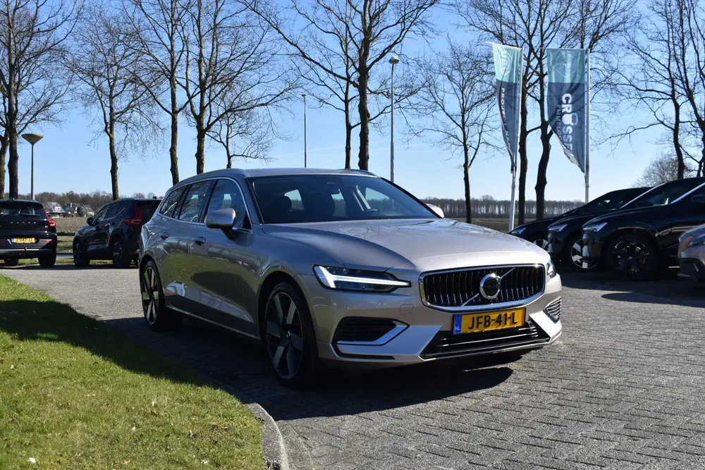Volvo V60 T6 AWD 350PK Plug-in Hybrid Essential Brig uit 2025, foto 2