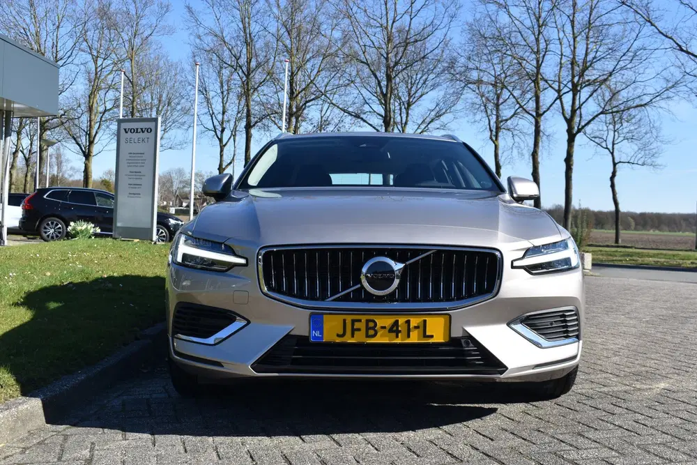 Volvo V60 T6 AWD 350PK Plug-in Hybrid Essential Brig uit 2025, foto 3