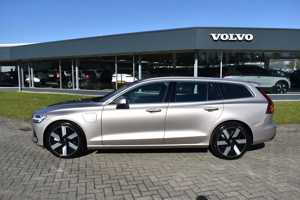Volvo V60 T6 AWD 350PK Plug-in Hybrid Essential Brig uit 2025, foto 8