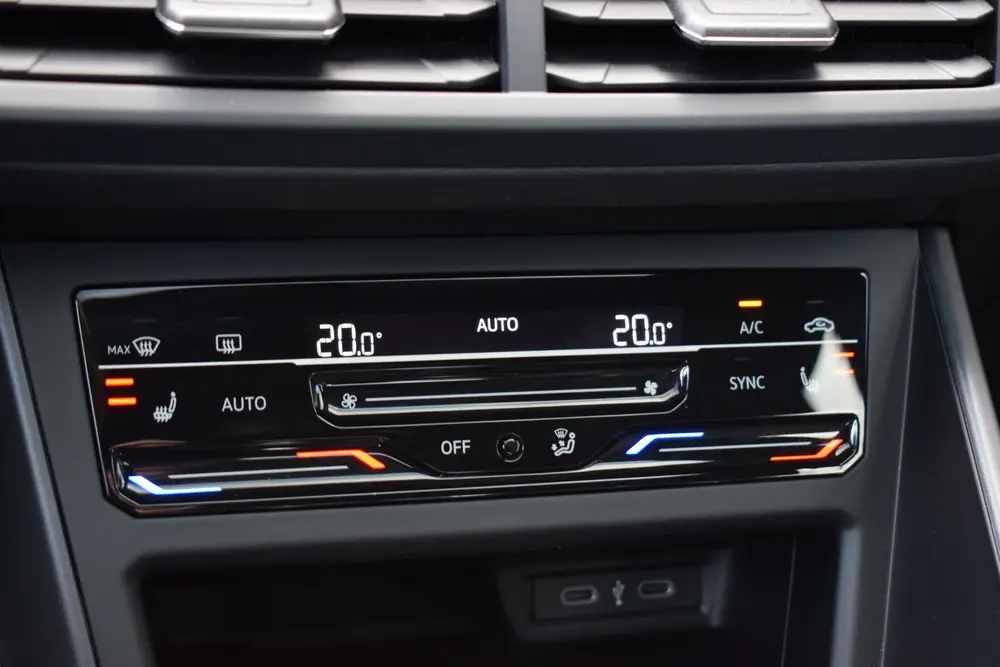 Volkswagen Polo 1.0 TSI R-Line Business | Pano | IQ | Beats uit 2023, foto 17