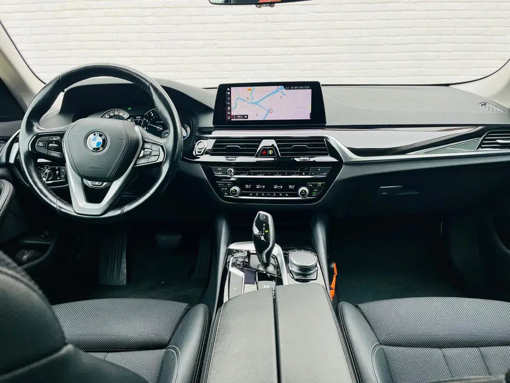 BMW 5-serie 520i High Executive uit 2019, foto 13