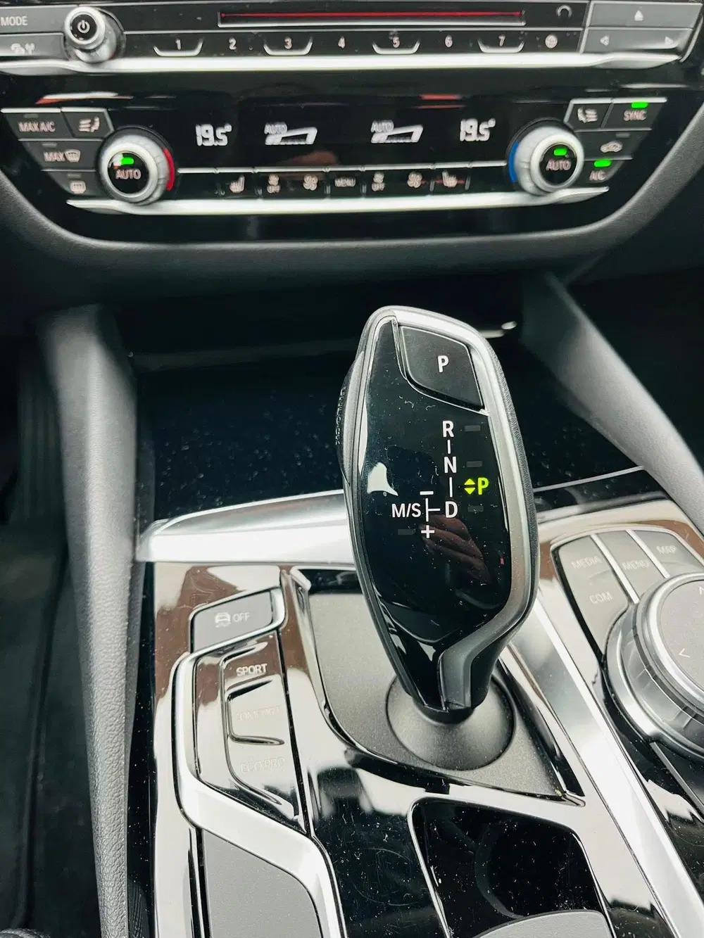 BMW 5-serie 520i High Executive uit 2019, foto 14