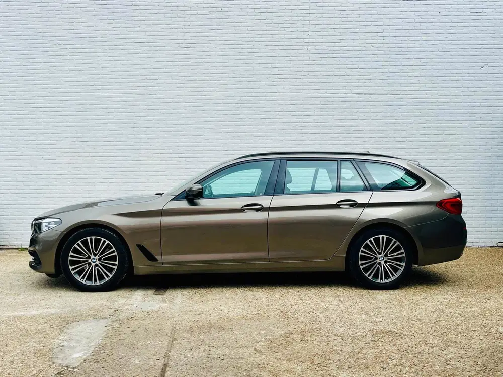 BMW 5-serie 520i High Executive uit 2019, foto 2