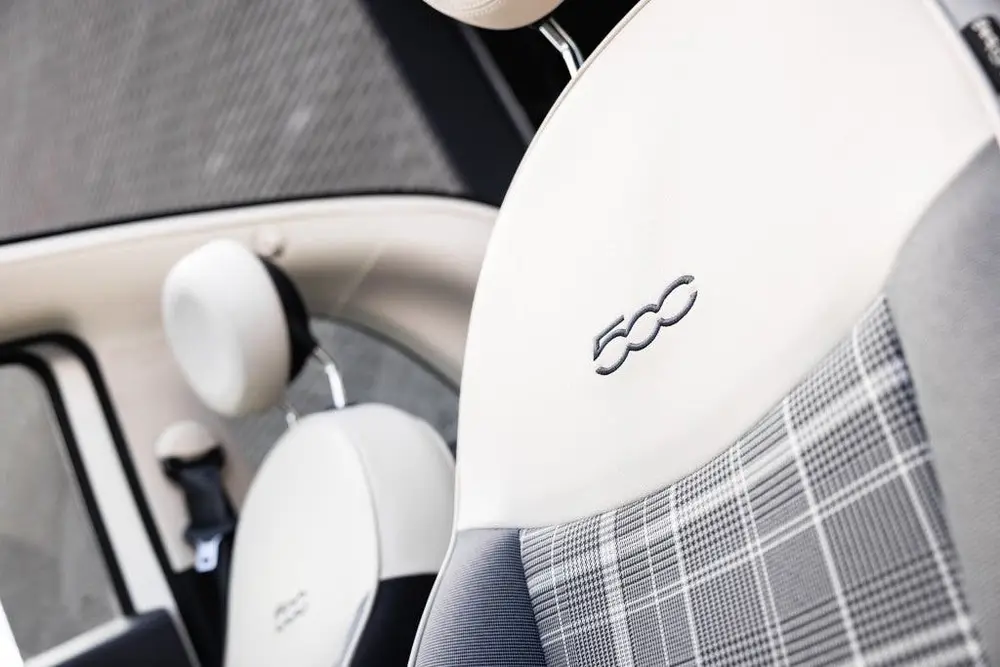 Fiat 500 0.9 TwinAir T Lounge | CarPlay | Climate Control | uit 2019, foto 6