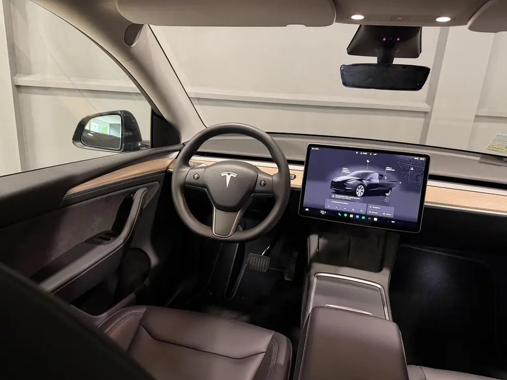 Tesla Model Y Long Range AWD 75 kWh uit 2024, foto 11