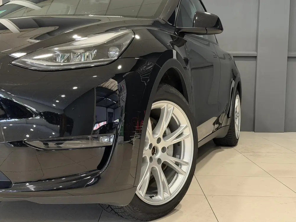 Tesla Model Y Long Range AWD 75 kWh uit 2024, foto 2