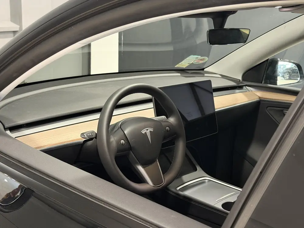 Tesla Model Y Long Range AWD 75 kWh uit 2024, foto 3