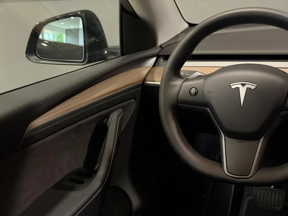 Tesla Model Y Long Range AWD 75 kWh uit 2024, foto 5