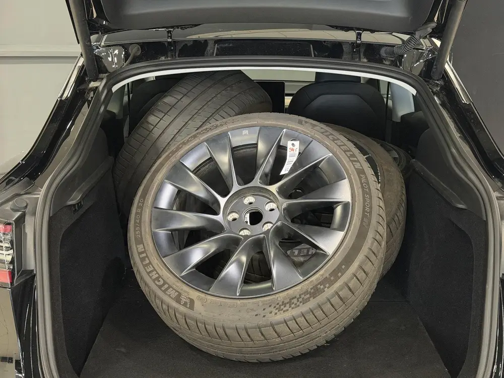 Tesla Model Y Long Range AWD 75 kWh uit 2024, foto 9