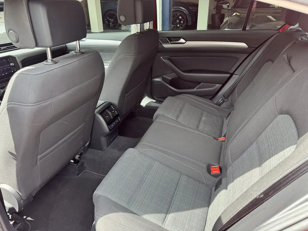 Volkswagen Passat 1.5 TSI Business ACC/CARPLAY/CAMERA uit 2020, foto 19