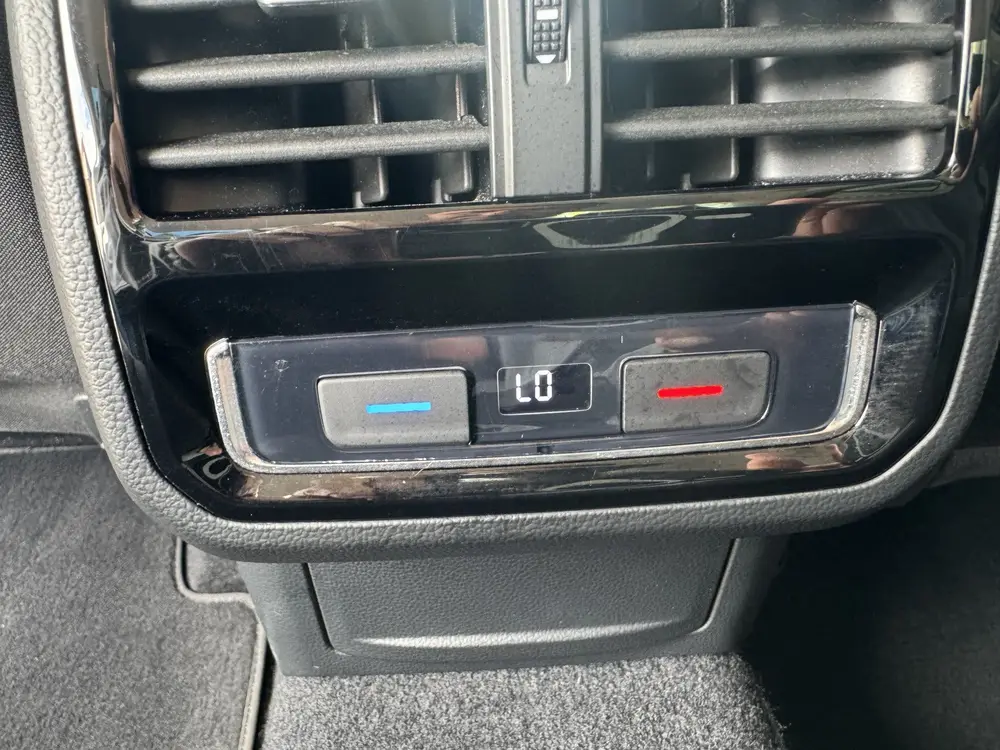 Volkswagen Passat 1.5 TSI Business ACC/CARPLAY/CAMERA uit 2020, foto 20