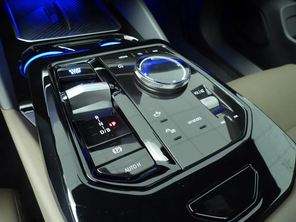 BMW i5 Sedan eDrive40 uit 2025, foto 16