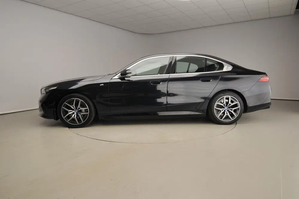 BMW i5 Sedan eDrive40 uit 2025, foto 2