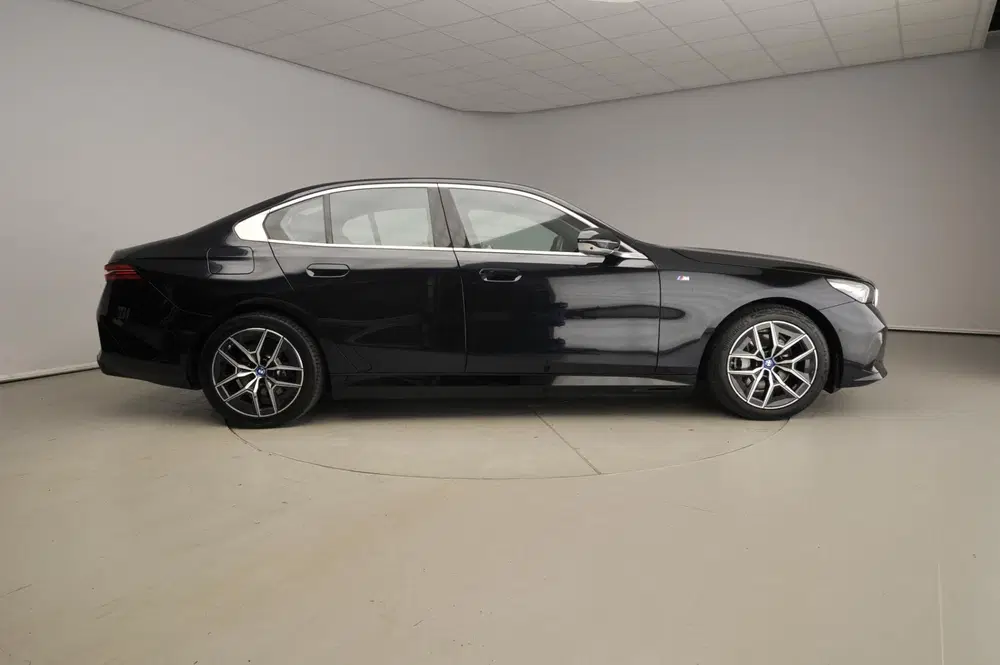 BMW i5 Sedan eDrive40 uit 2025, foto 4