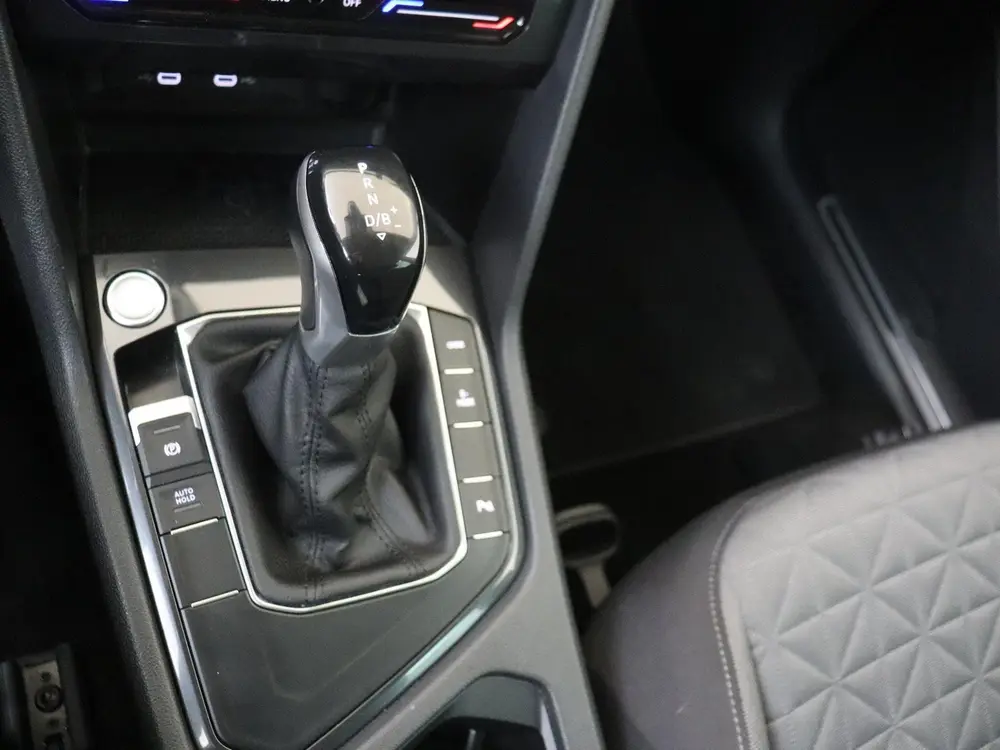 Volkswagen Tiguan 1.4 TSI eHybrid Life Navigatie | Parkeerca uit 2023, foto 15