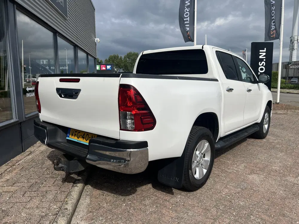 Toyota Hilux 2.4 D-4D-F Double Cab Professional (bj 202 uit 2020, foto 3