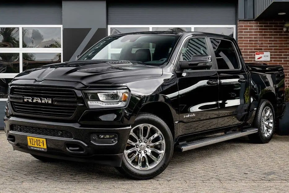 Dodge RAM 1500 Laramie Sport Crew Cab 5.7 HEMI V8 4x uit 2024