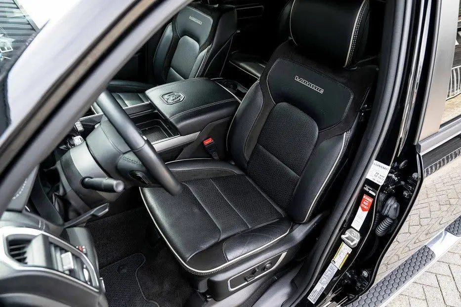 Dodge RAM 1500 Laramie Sport Crew Cab 5.7 HEMI V8 4x uit 2024, foto 11