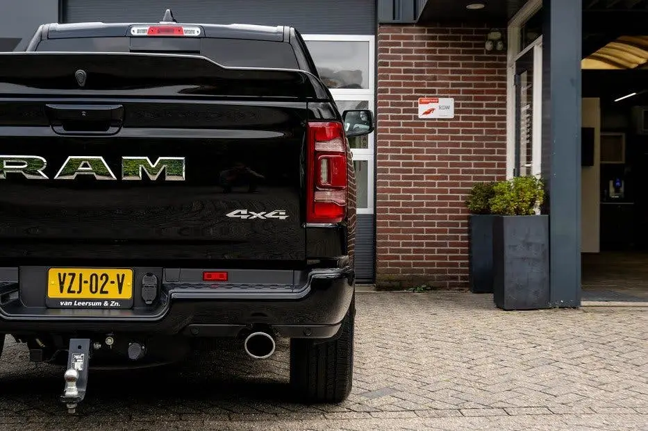 Dodge RAM 1500 Laramie Sport Crew Cab 5.7 HEMI V8 4x uit 2024, foto 2