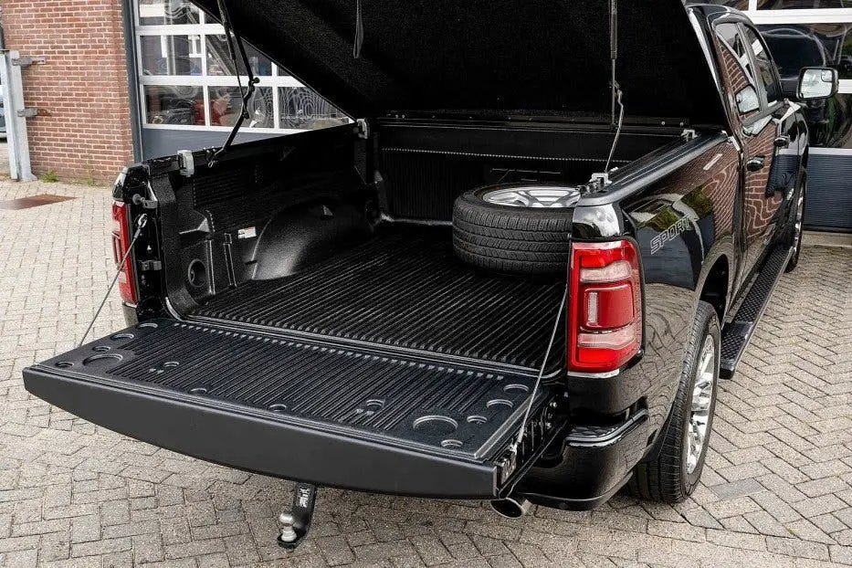 Dodge RAM 1500 Laramie Sport Crew Cab 5.7 HEMI V8 4x uit 2024, foto 5