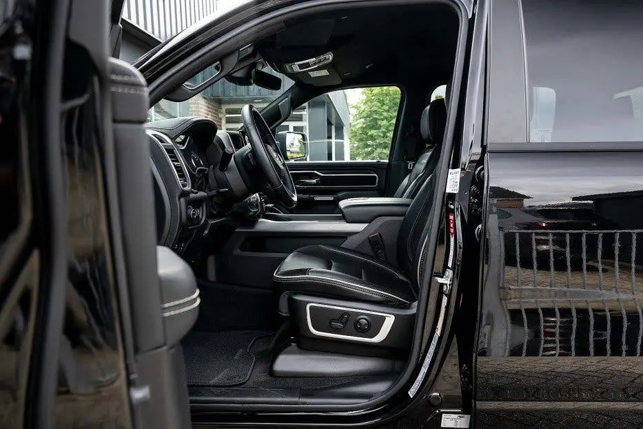 Dodge RAM 1500 Laramie Sport Crew Cab 5.7 HEMI V8 4x uit 2024, foto 9