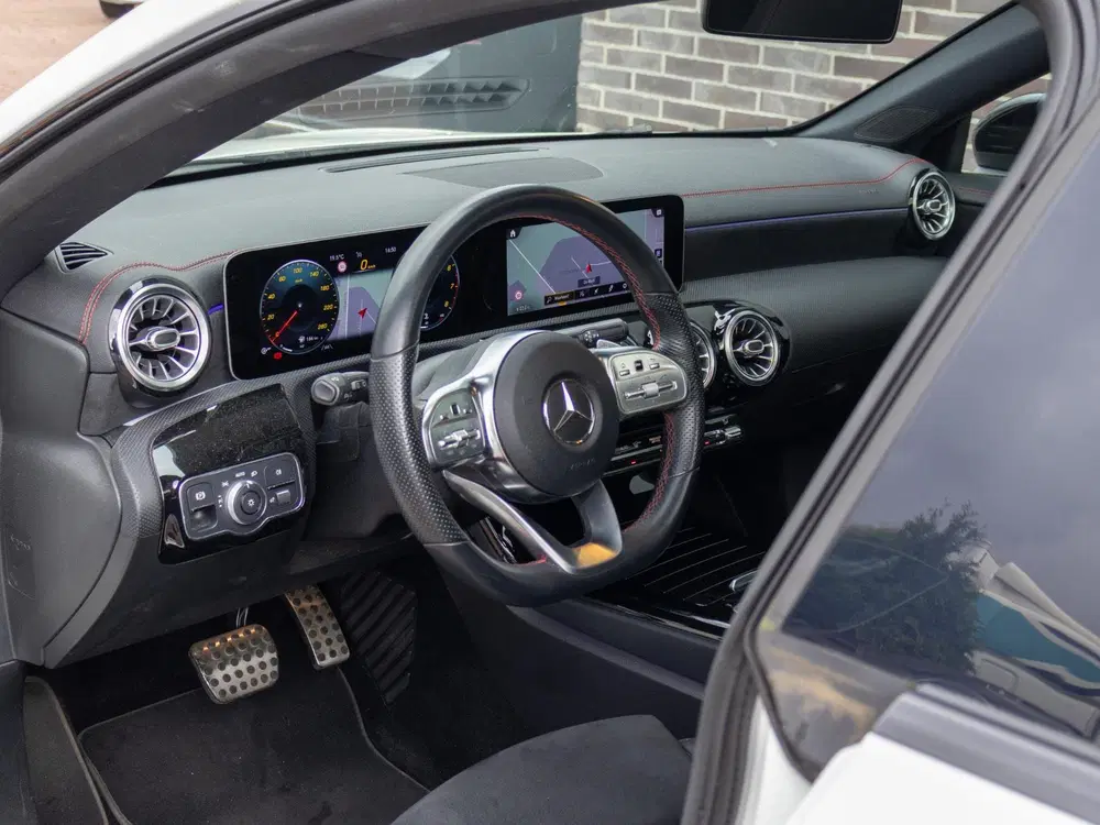 Mercedes-Benz CLA 220 Premium Plus AMG uit 2019, foto 10