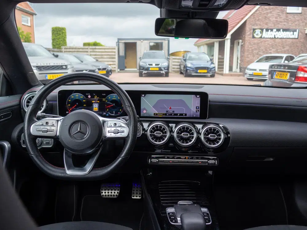 Mercedes-Benz CLA 220 Premium Plus AMG uit 2019, foto 2