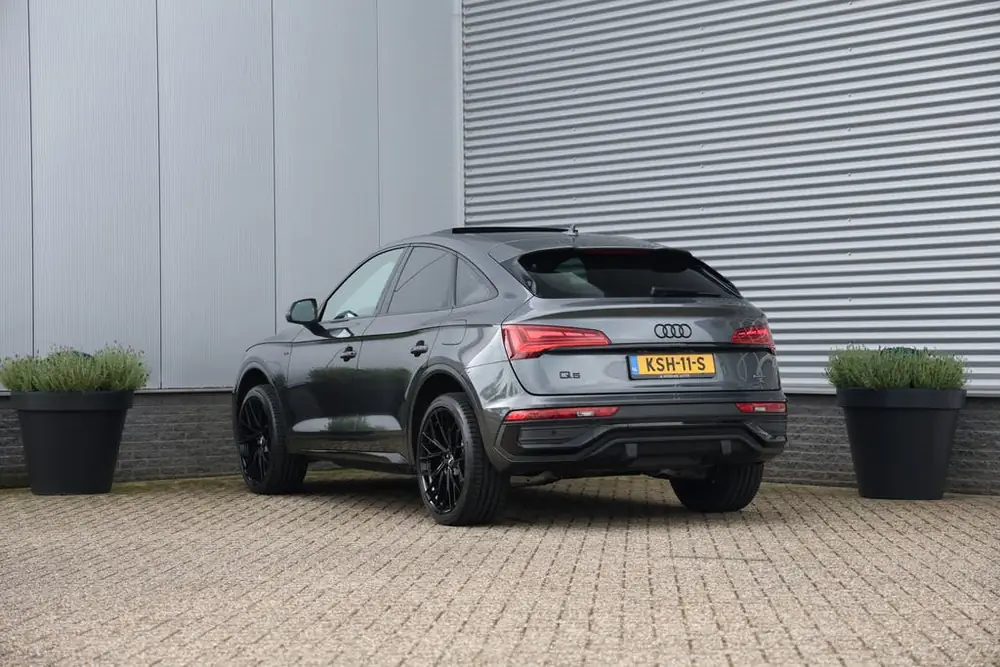 Audi Q5 Sportback 50 TFSI e Quattro S-Line Black Pano|Trekh| uit 2023, foto 3