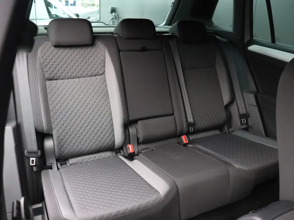 Volkswagen Tiguan 1.5 TSI R-LINE | CAMERA | ADAPT. CRUISE | uit 2020, foto 13