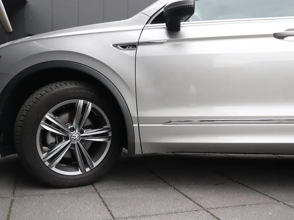 Volkswagen Tiguan 1.5 TSI R-LINE | CAMERA | ADAPT. CRUISE | uit 2020, foto 16