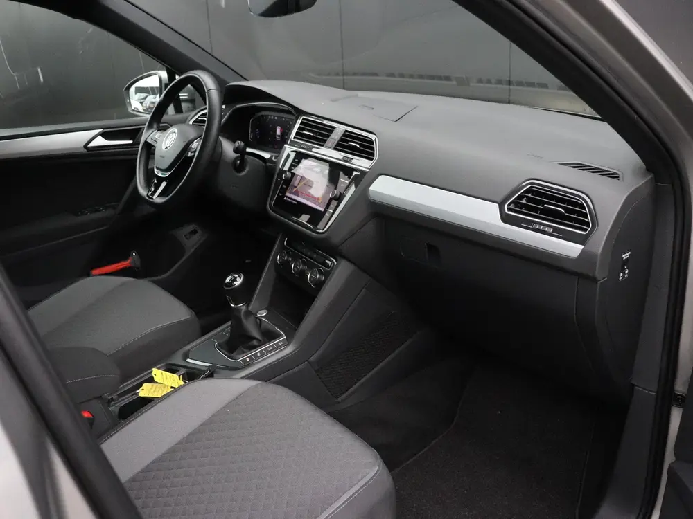 Volkswagen Tiguan 1.5 TSI R-LINE | CAMERA | ADAPT. CRUISE | uit 2020, foto 17