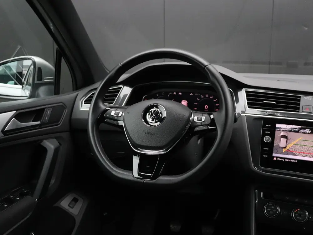 Volkswagen Tiguan 1.5 TSI R-LINE | CAMERA | ADAPT. CRUISE | uit 2020, foto 19
