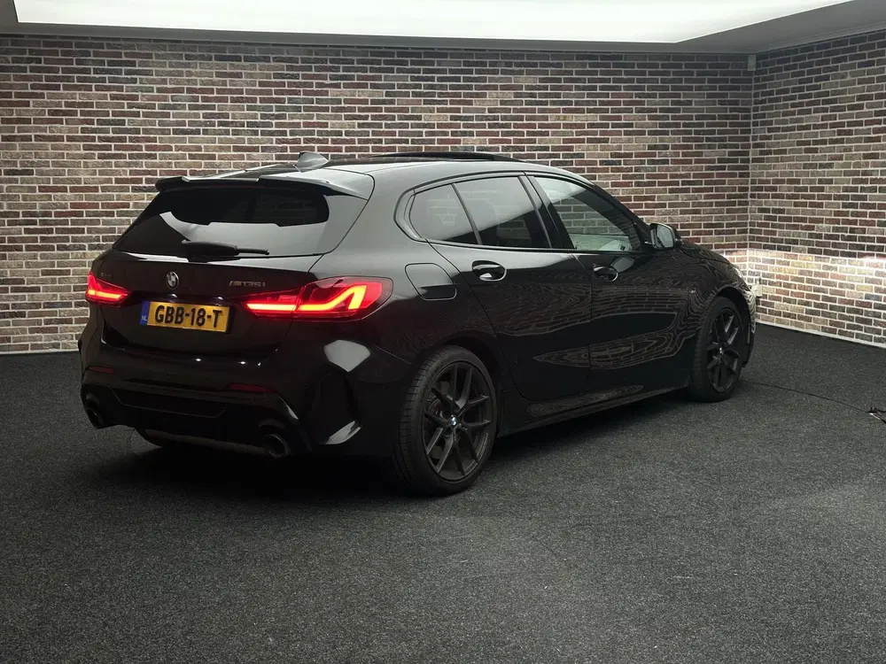 BMW 1-serie M135i xDrive Executive uit 2023, foto 2