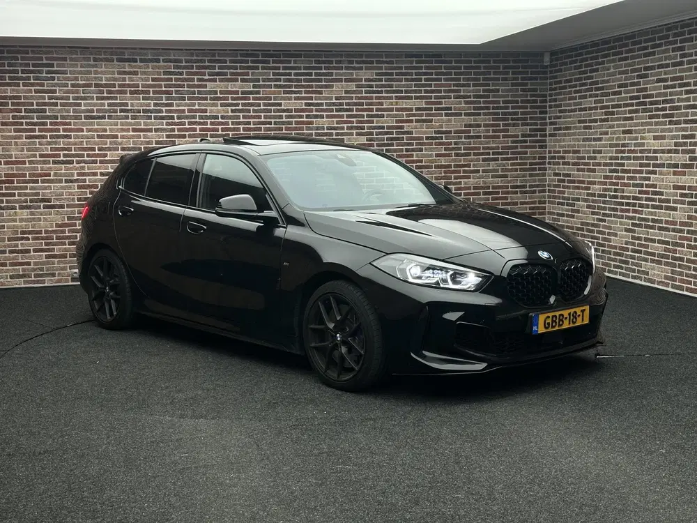 BMW 1-serie M135i xDrive Executive uit 2023, foto 20