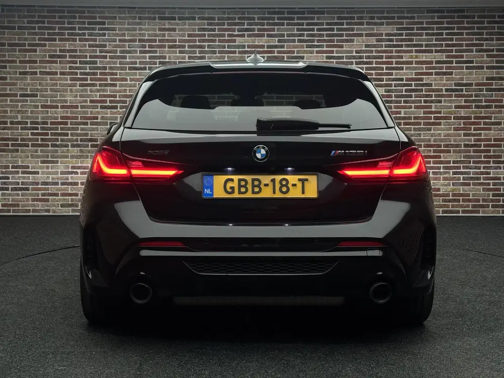 BMW 1-serie M135i xDrive Executive uit 2023, foto 7