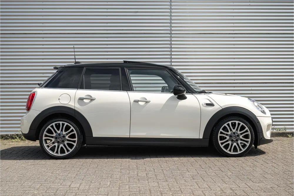 Mini Hatchback Cooper Chili Automaat uit 2019, foto 13
