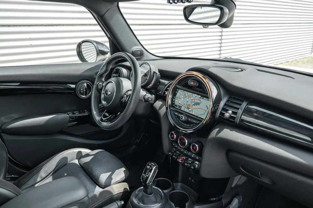 Mini Hatchback Cooper Chili Automaat uit 2019, foto 14