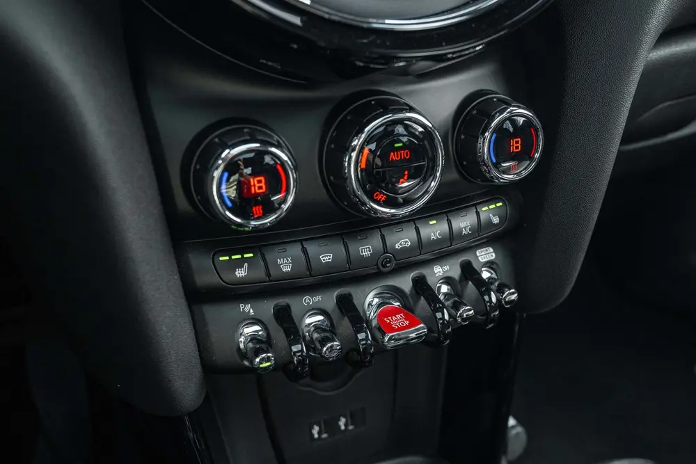Mini Hatchback Cooper Chili Automaat uit 2019, foto 18