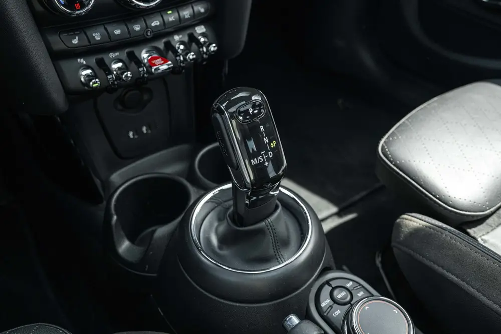 Mini Hatchback Cooper Chili Automaat uit 2019, foto 19